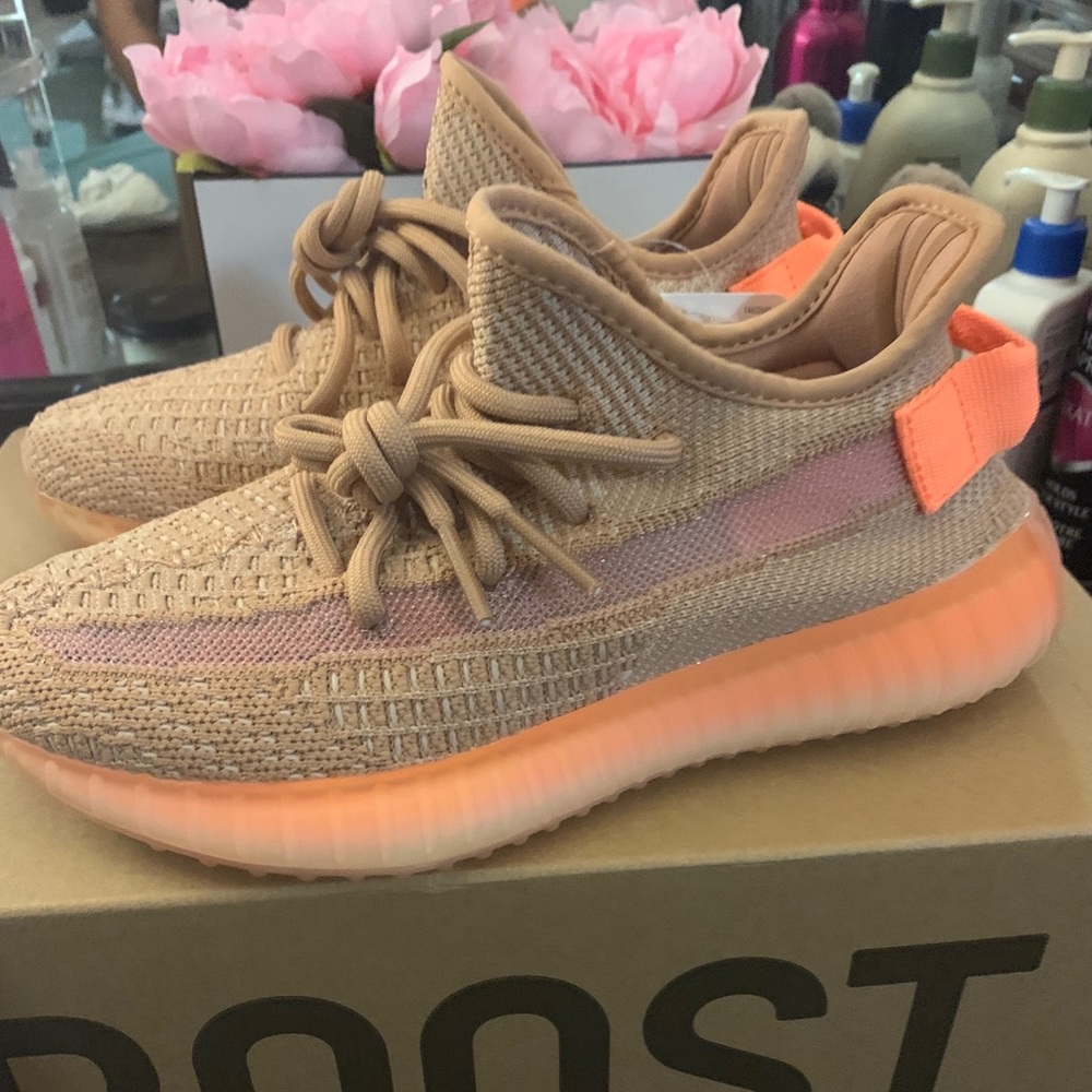 Yeezy Clay size 5 Brand New